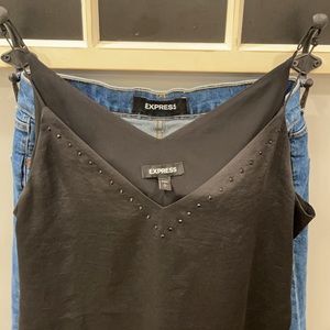 Express Downtown Vneck